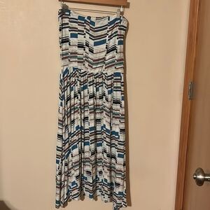 Attention strapless dress